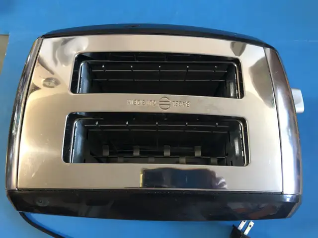Black & Decker 2 slice Toaster T2030 850W in Great condition $25 in Toasters & Toaster Ovens in Markham / York Region - Image 4