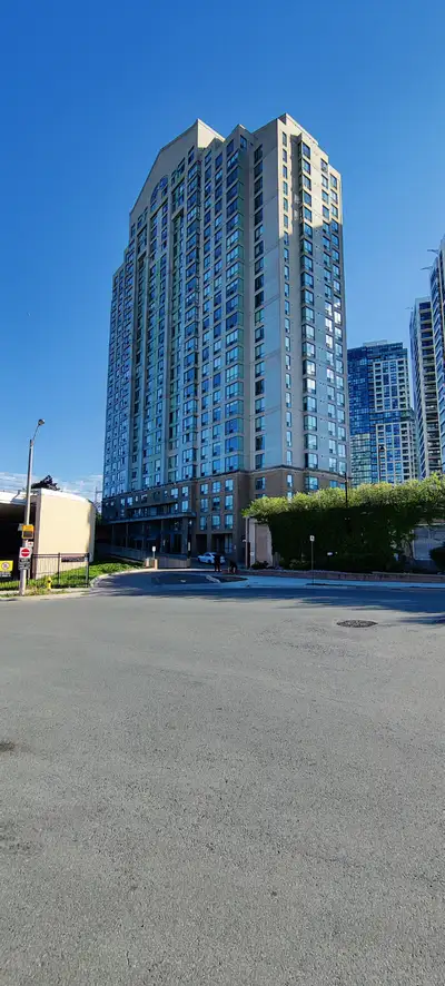 Bright & Spacious Studio with Spectacular Skyline Views – Prime Location! Welcome to this bright, mo...
