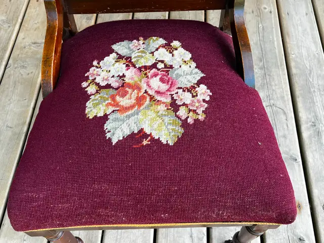 Antique Victorian Eastlake Walnut Accent Chair* (Orleans) in Chairs & Recliners in Ottawa - Image 5