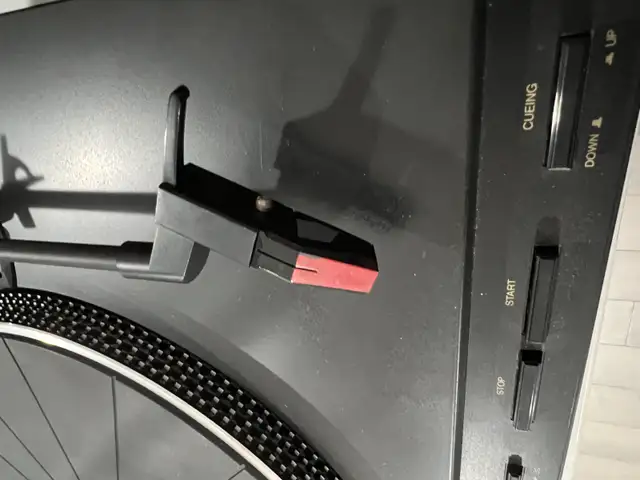 Turntable  Vector Research VT-240 in Stereo Systems & Home Theatre in Mississauga / Peel Region - Image 5