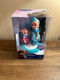 Figurines Frozen Disney Young Anna & Elsa with ice skating rink