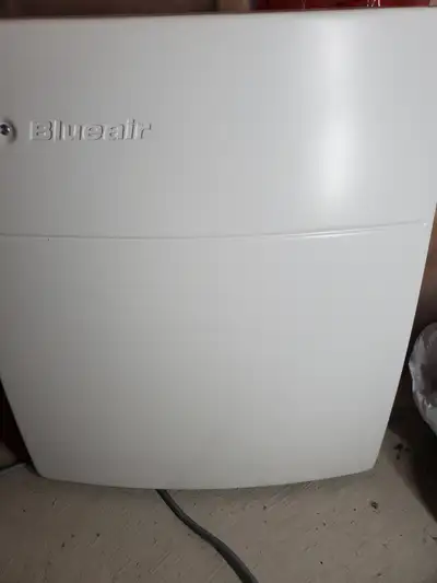 Excellent condition Blueair HEPASilent Air Purifier. First owner. Filter likely need replacement. Mi...