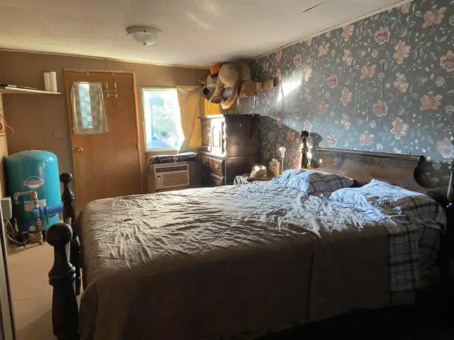 41/2 acres  with older trailer in Cranbrook BC. $440.000 in Houses for Sale in Cranbrook - Image 11