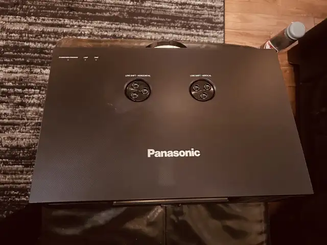 Projector, Panasonic & Screen64840236422786120