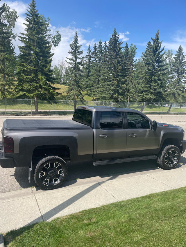 Gorgeous very well maintained Chevy in Cars & Trucks in Calgary