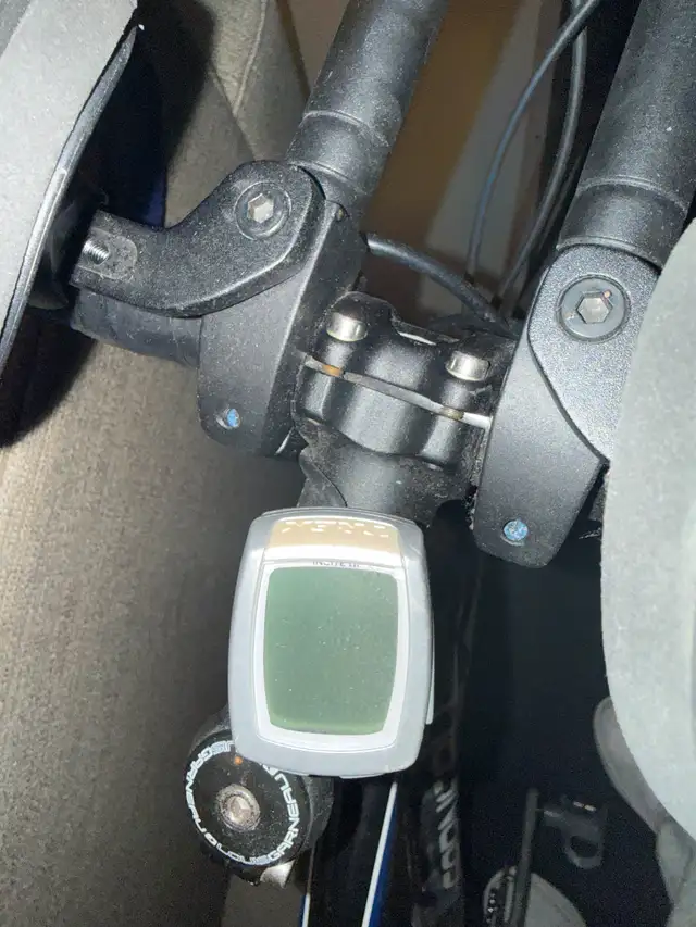 Louis Garneau Axis Road Bike + CycleOps Trainer – Size 56 in Road in London - Image 4