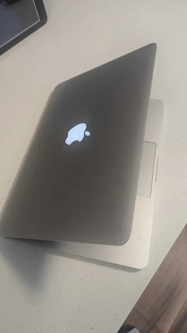 Mac Apple Sales and Repairs in Laptops in Markham / York Region - Image 10