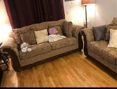 Salon à vendre80$ et j’ai un  l’ensemble  meuble tv à donner, View more