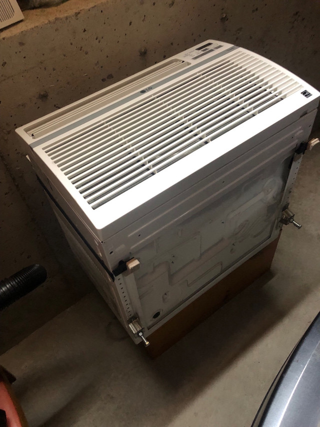 Window Air Conditioner Unit LG 10,000 BTU Wi-Fi in Heaters, Humidifiers & Dehumidifiers in City of Halifax - Image 2