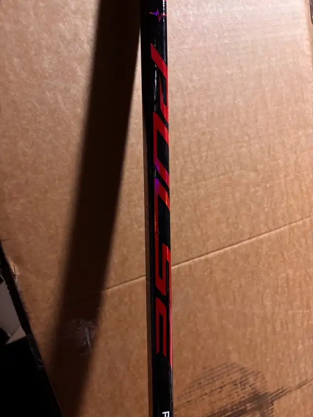 Bauer Pulse, Red, RH, P92, 87 Flex, Senior Hockey Stick in Hockey in Markham / York Region - Image 4