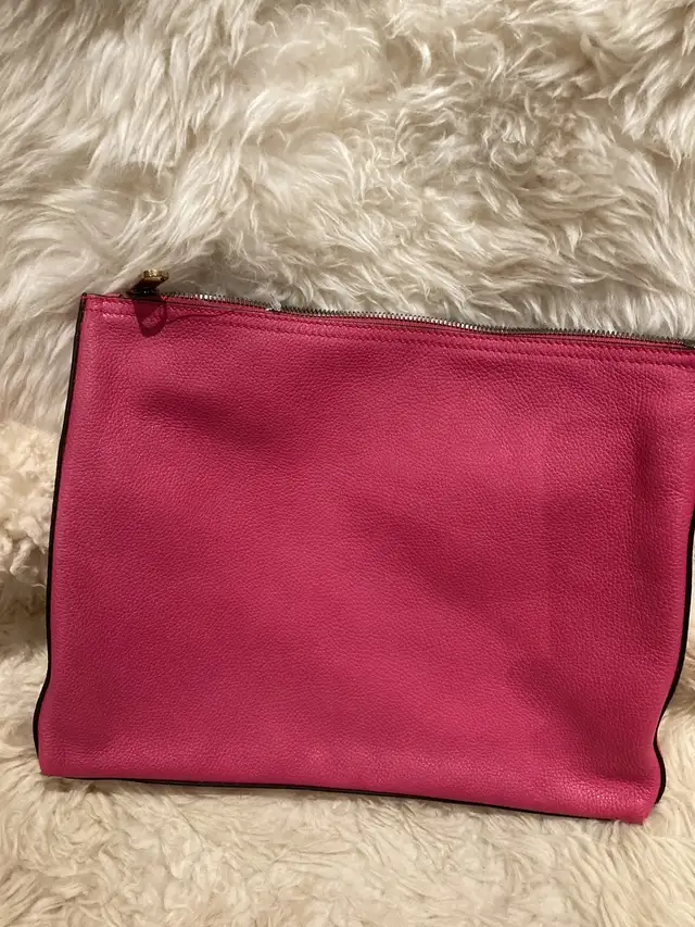 authentic Gucci makeup bag pouch in Women's - Bags & Wallets in Oakville / Halton Region - Image 4