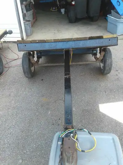 Remorque dompeur 40x60po pour petite voitureplancher refaits à neuf interessez apportez votre plaque...