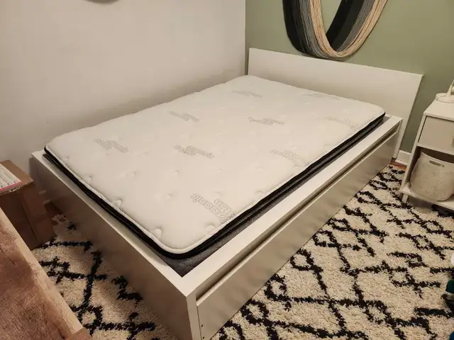 Matelas double et base de lit avec rangements ( 4 tiroirs) in Beds & Mattresses in City of Montréal - Image 4