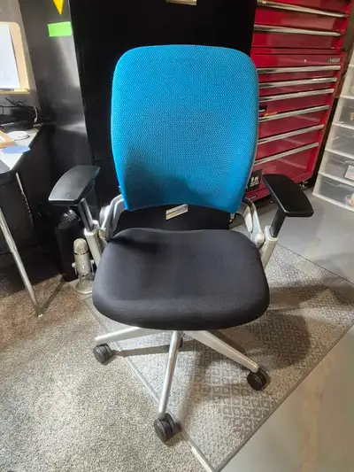 Deep cleaning is done for selling. Steelcase leap V2 with mesh back. All the adjustments are good wo...