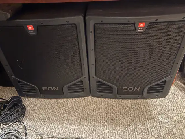 JBL EON 518S