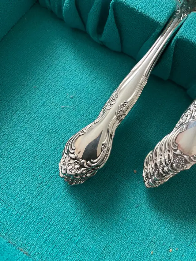 Oneida Community “Affection” Silverplate Flatware Set in Kitchen & Dining Wares in Mississauga / Peel Region - Image 3