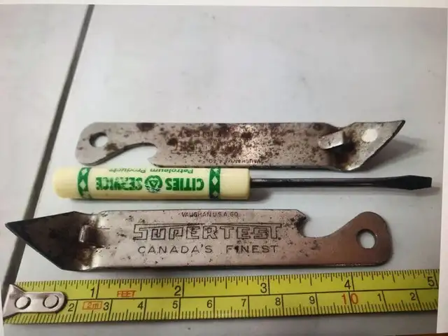 VINTAGE SUPERTEST OIL GASOLINE PATCHES KEY RULERS OPENERS in Arts & Collectibles in Mississauga / Peel Region - Image 3