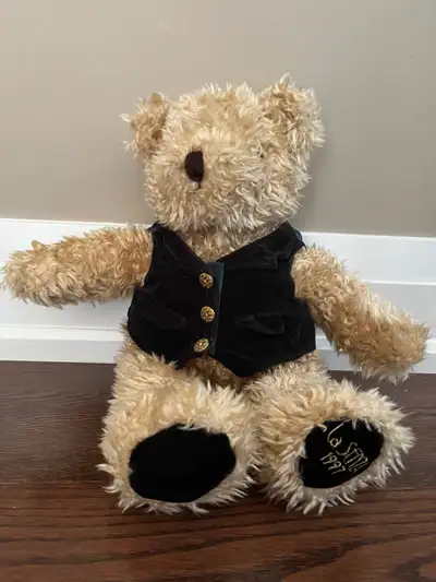 I have a beautiful vintage La Senza collectible teddy bear. 1997. In perfect condition.