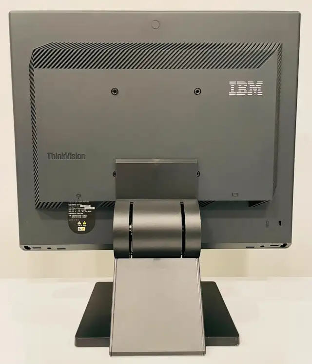 IBM (Lenovo) Vintage/Retro ThinkVision L170 Monitor, HDMI Cable62854391887617122