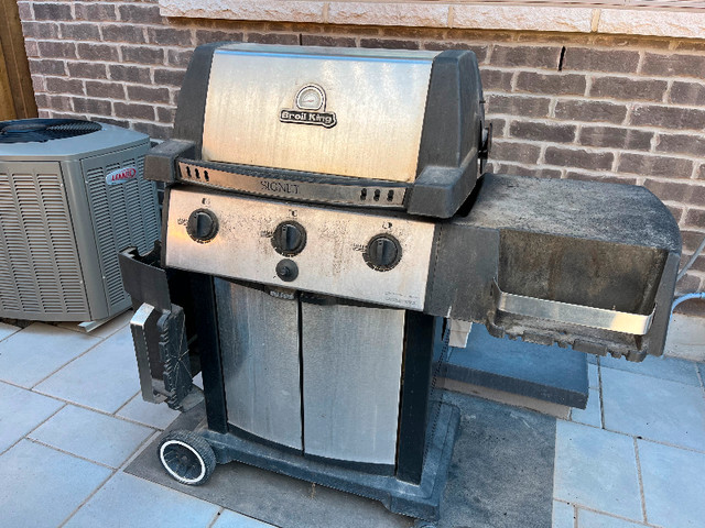 Broil King signet 90 gas BBQ with Cover in BBQs & Outdoor Cooking in Oakville / Halton Region - Image 2
