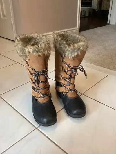 Women’s Snow Boots - size 8, View more