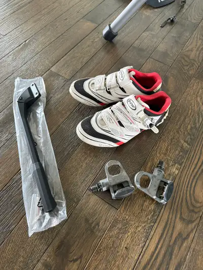 clip in women’s cycling shoes and pedals, View more