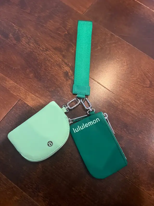 Green lululemon keychain65203780769027120