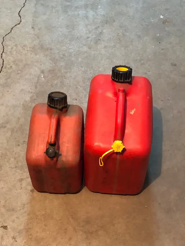 Fuel Jerry Cans 509912352807331841