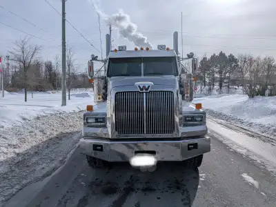 2020 Western Star well maintained good service records.allison transmission good rubber 318000 km on...