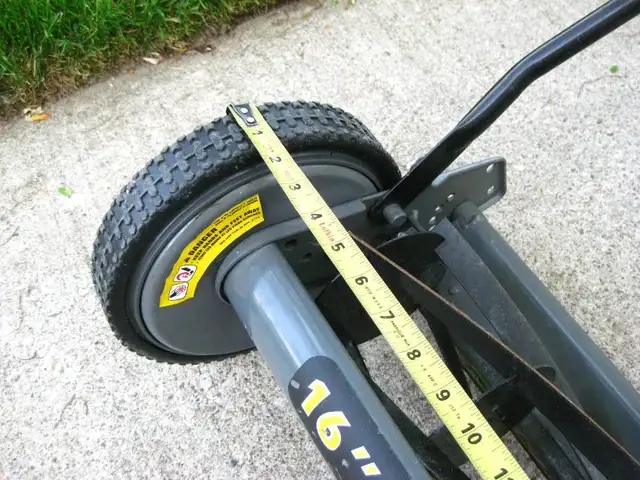 Duramax 16" Hand Push Lawn Mower Manual Push Reel Mower in Lawnmowers & Leaf Blowers in Kitchener / Waterloo - Image 10