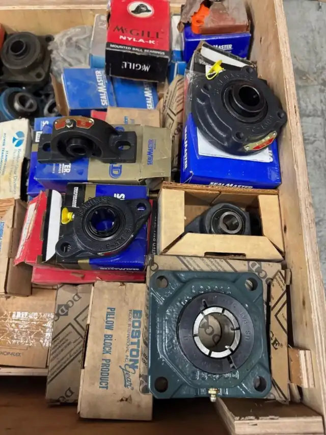 Lot of pillow block , bearing and flange in Other in Drummondville - Image 6
