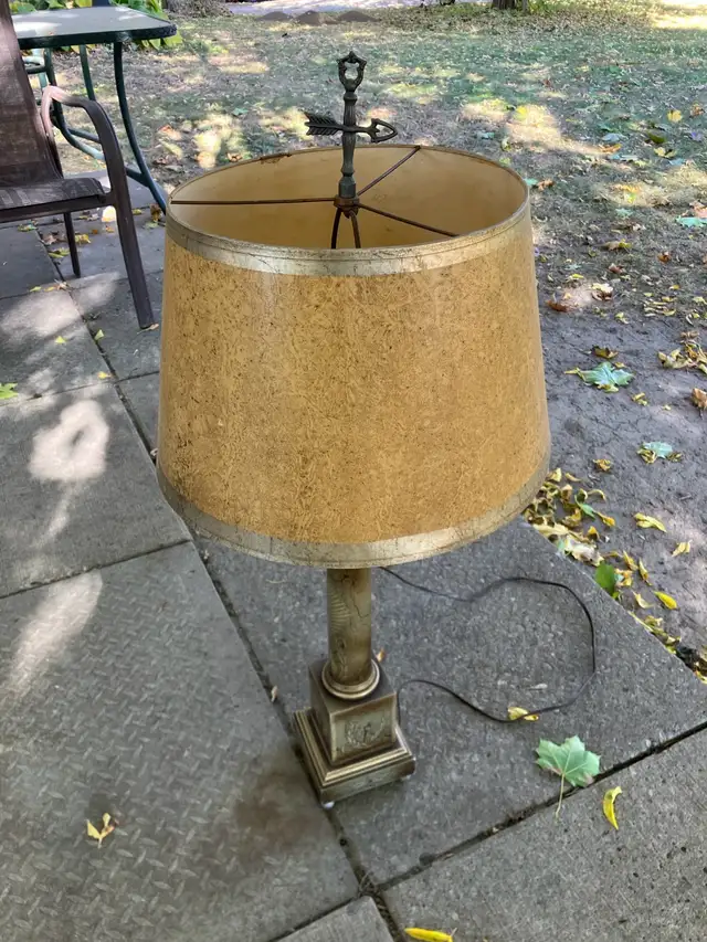 Vintage Table lamp 35” to top of hook  in Indoor Lighting & Fans in Markham / York Region - Image 4
