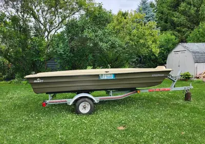 12" flat John boat. Like new. Still have the stickers, with 8hp Yamaha 4 Stroke Engine. Coming with...