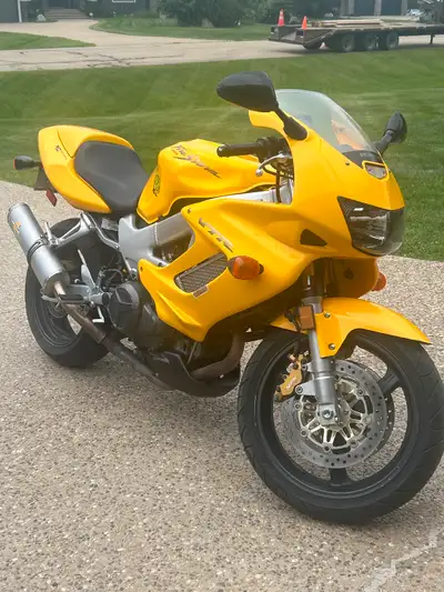 Rare yellow Low km Leo Vince exhaust pipes, plus still have original pipes Serious inquiries only