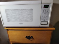 RCA 1.1-cu.ft. Microwave Clean and Working