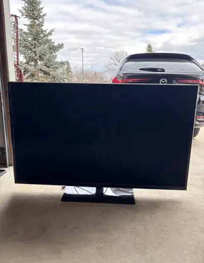 65” Panasonic plasma - broken , View more