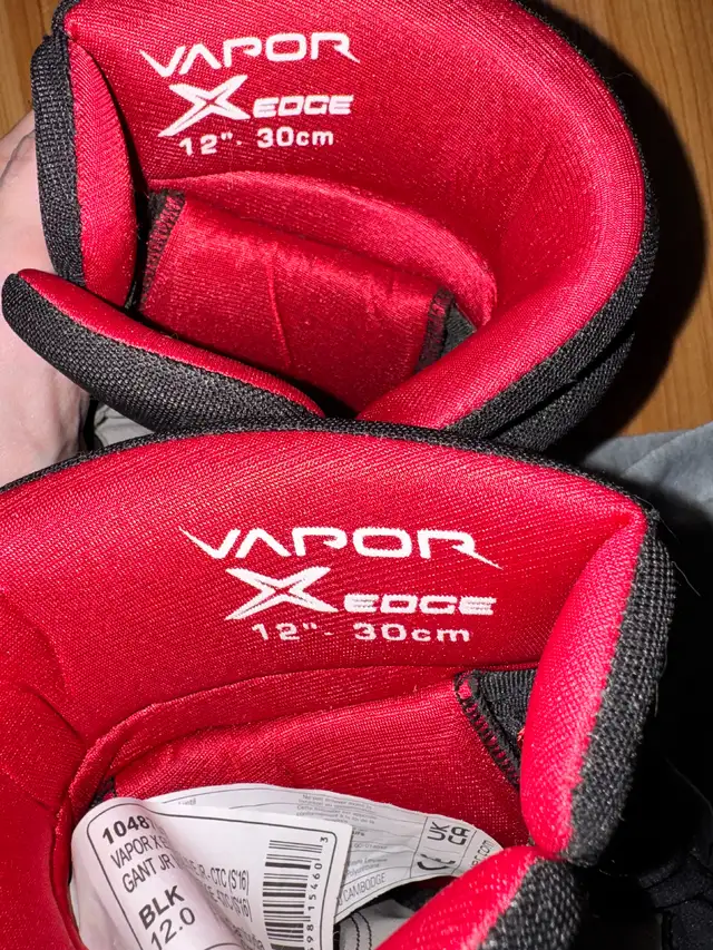 Boys’ Hockey Gear Bundle – Like New! in Hockey in Edmonton - Image 5