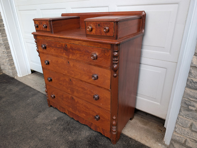 Vintage Chest Of Drawers Dresser in Dressers & Wardrobes in Oakville / Halton Region - Image 3