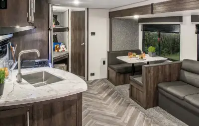 Make: KZ Model: Sportmen 271 BHSE Year: 2020 Condition: Like-New Size: 34 Ft.