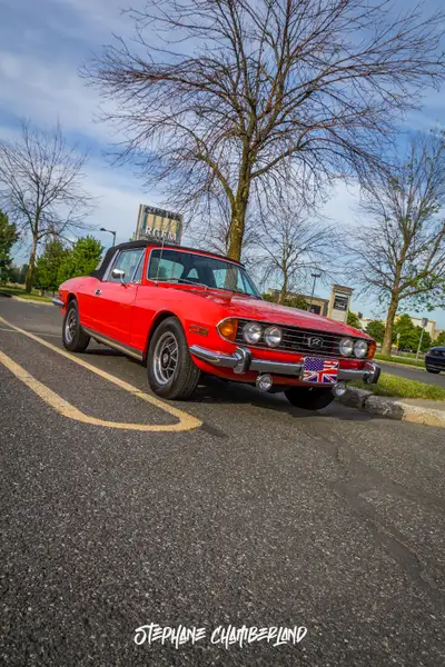 bonjour je vends mon auto Triumph Stag 1973 voiture de collection bas millage peinture original toit...