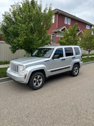 Selling are 2011 Jeep Liberty , in excellent condition, clean inside and out,awd , no rust , no leak...