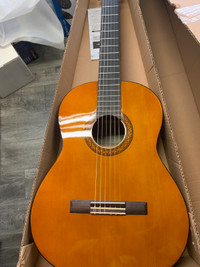 Yamaha C40ii Classical Acoustic Guitar (Natural Finish)
