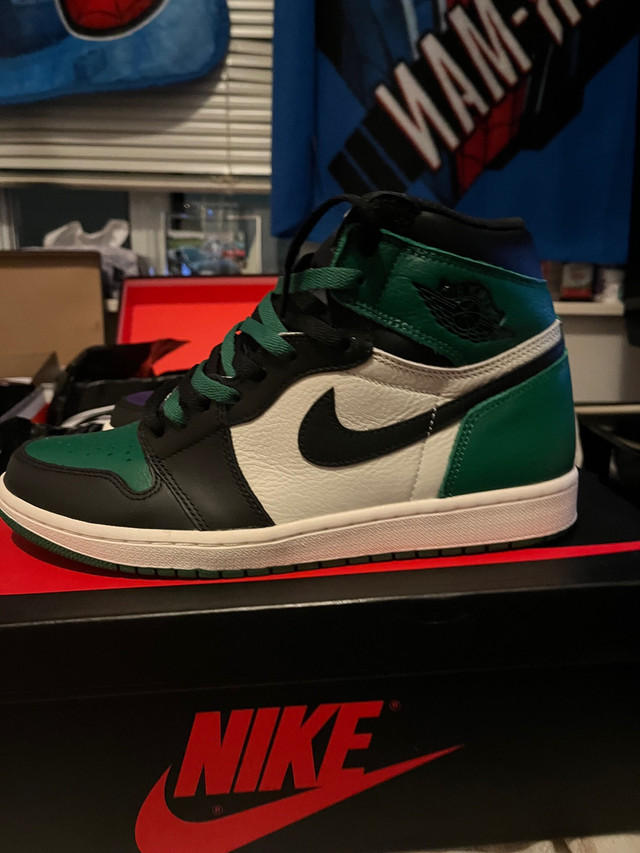 Air Jordan 1 court purple and pine green 1.0 size 10 mismatched