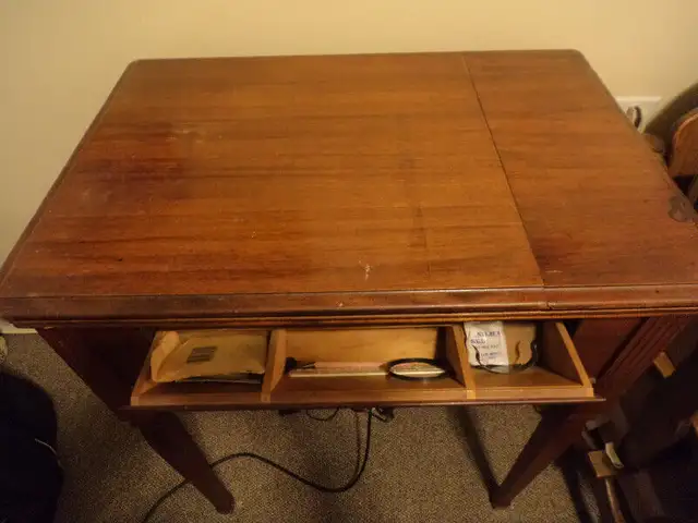 Antique Singer Sewing Machine in Arts & Collectibles in City of Toronto - Image 5