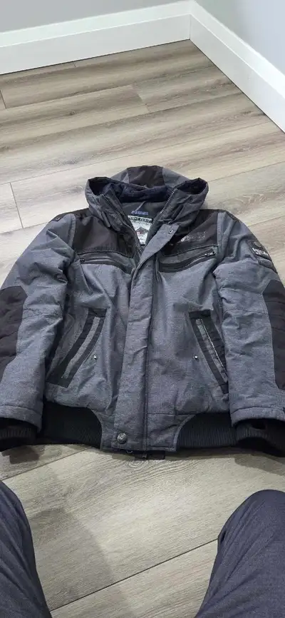 This is a Point Zero winter jacket that is perfect for keeping warm during the winter, lots of packe...
