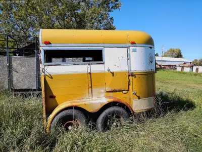 2 horse trailer, will need work to be road worthy.
