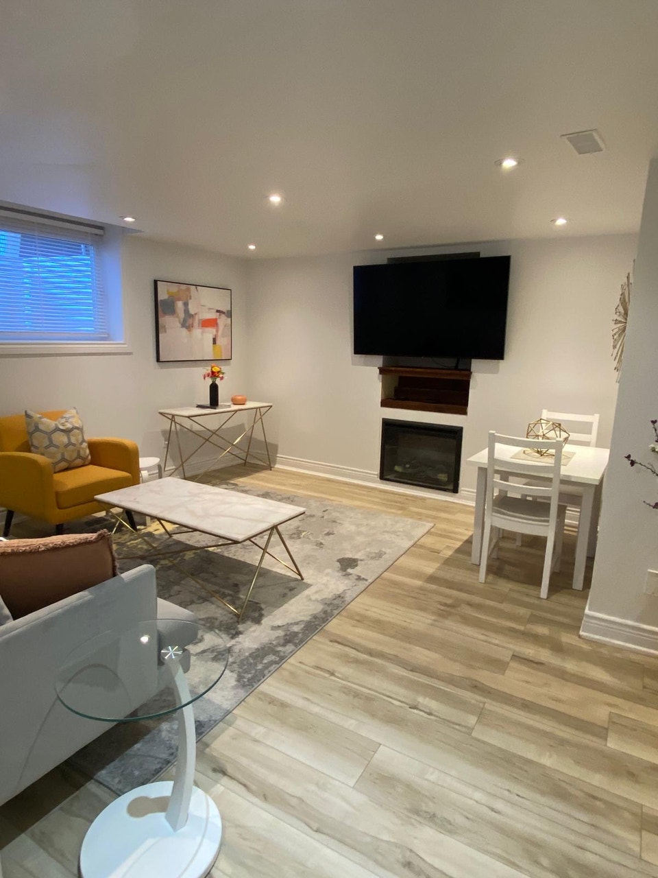 one bedroom all inclusive with cable and Internet 3