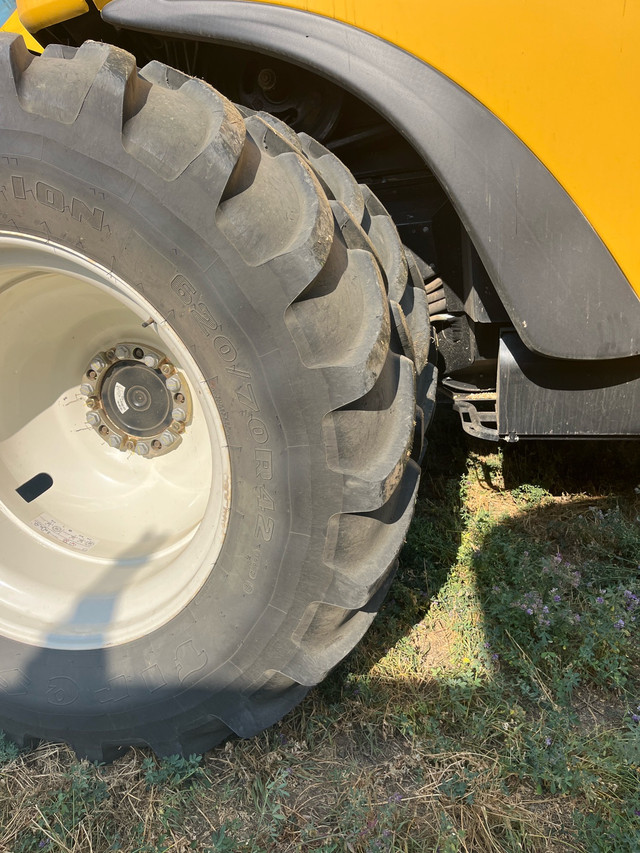 2019 cx8.80 new holland combine in Farming Equipment in Red Deer - Image 2