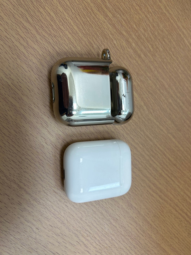 Apple airpods 2nd gen in Cell Phone Accessories in Mississauga / Peel Region