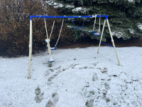 Free kids swingset 